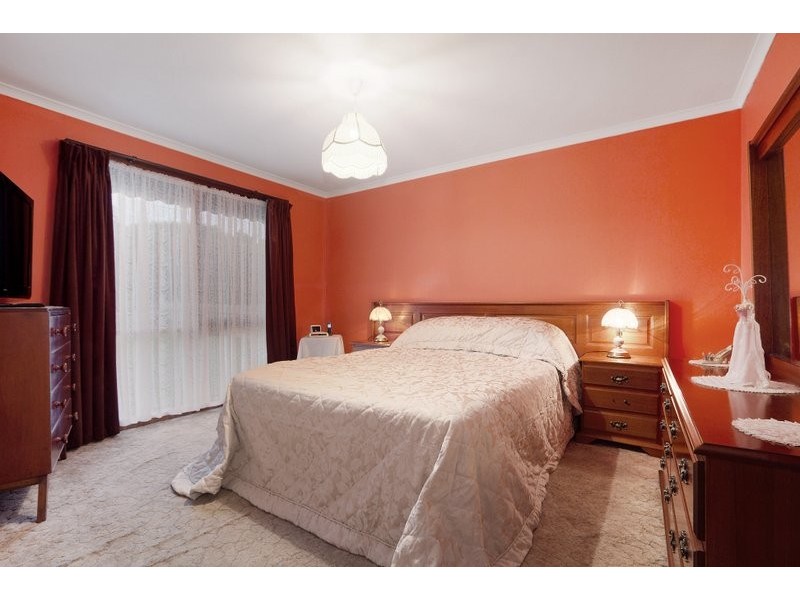 64 Racecourse Road, Pakenham VIC 3810