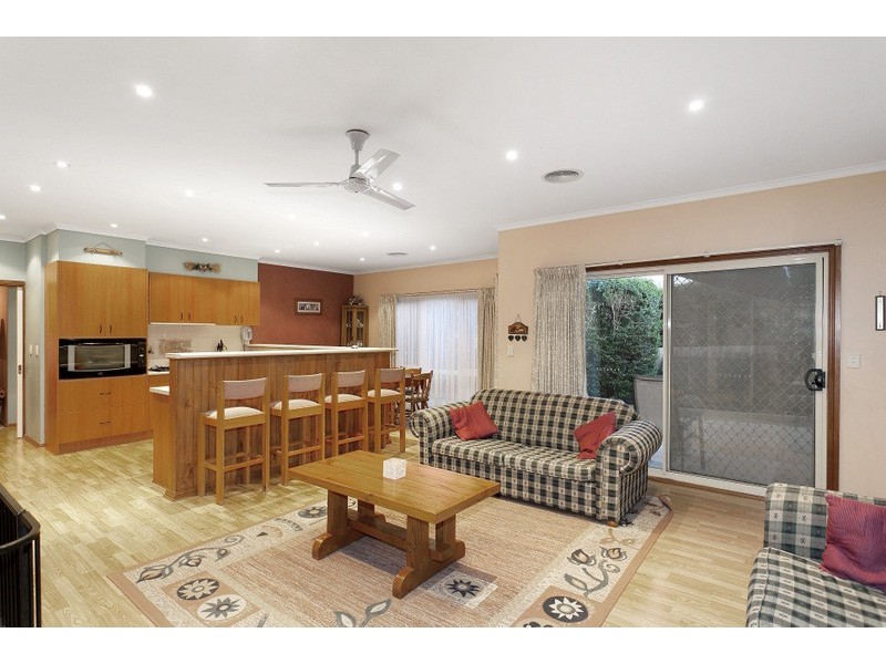 18 Baltaser Drive, Pakenham VIC 3810