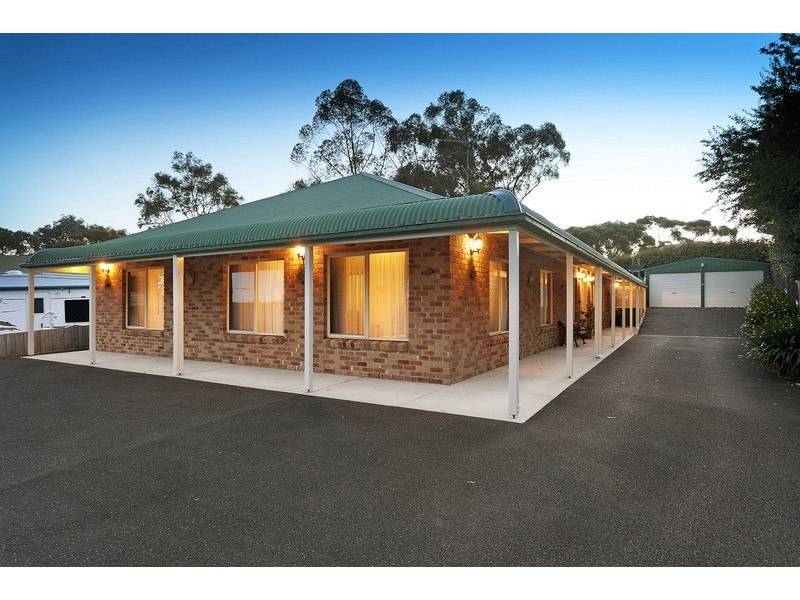 18 Baltaser Drive, Pakenham VIC 3810