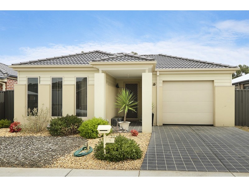 5 Tangelo Terrace, Pakenham VIC 3810