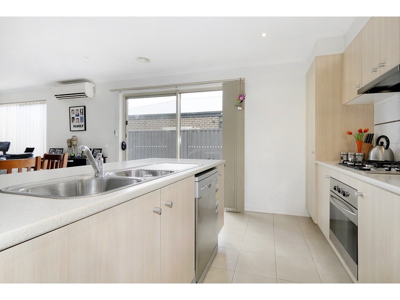 5 Tangelo Terrace, Pakenham VIC 3810