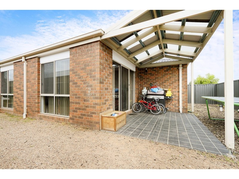 5 Tangelo Terrace, Pakenham VIC 3810