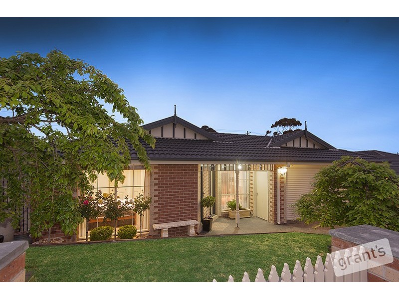 15 Manna Gum Drive, Pakenham VIC 3810