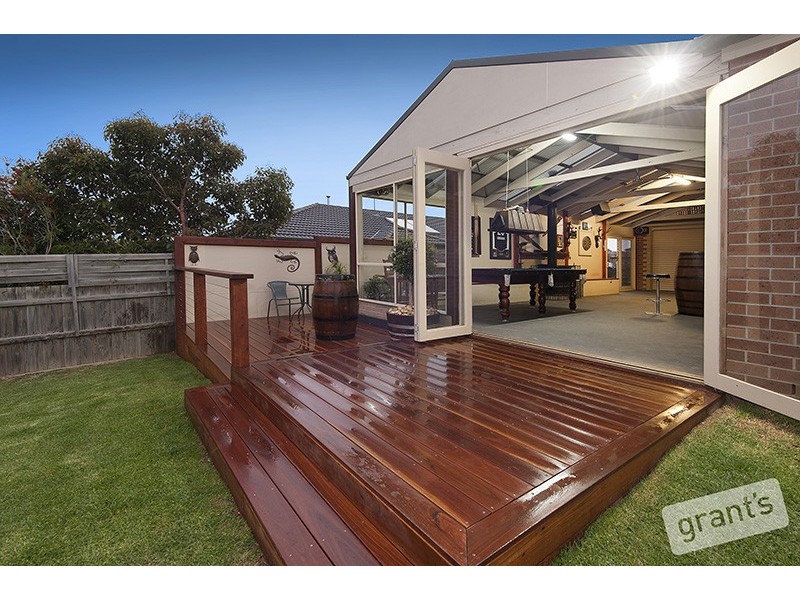 15 Manna Gum Drive, Pakenham VIC 3810