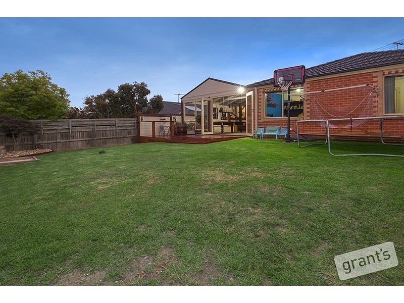 15 Manna Gum Drive, Pakenham VIC 3810