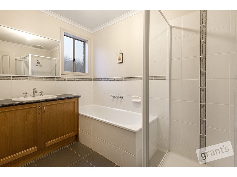 15 Manna Gum Drive, Pakenham VIC 3810