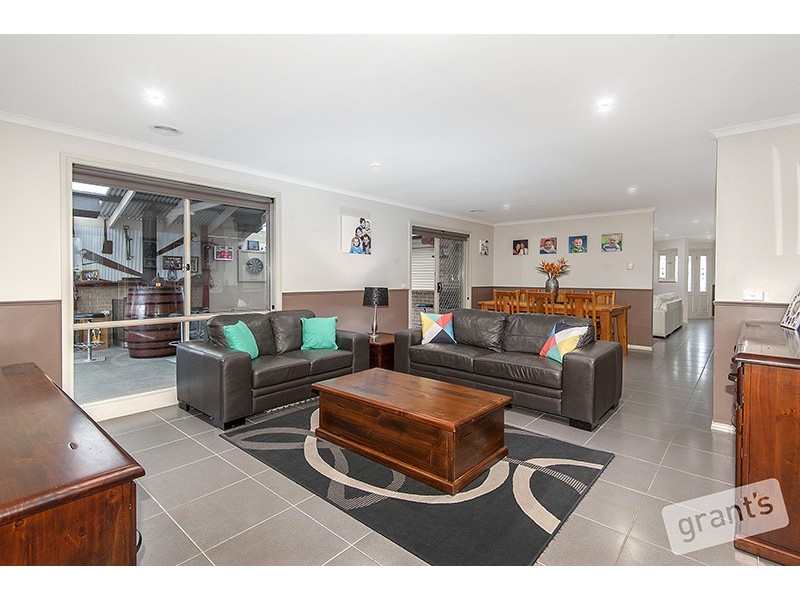 15 Manna Gum Drive, Pakenham VIC 3810