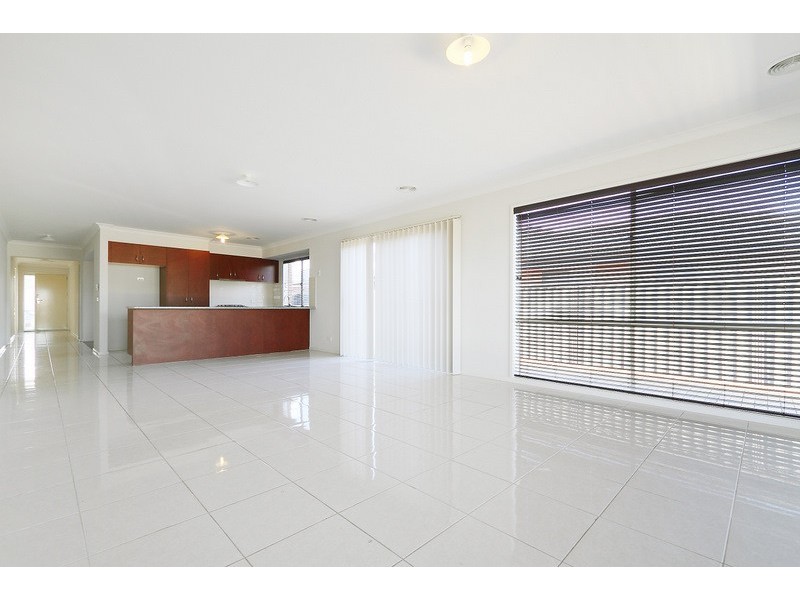 11 Orchard Valley Avenue, Pakenham VIC 3810