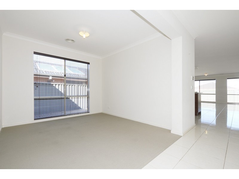 11 Orchard Valley Avenue, Pakenham VIC 3810