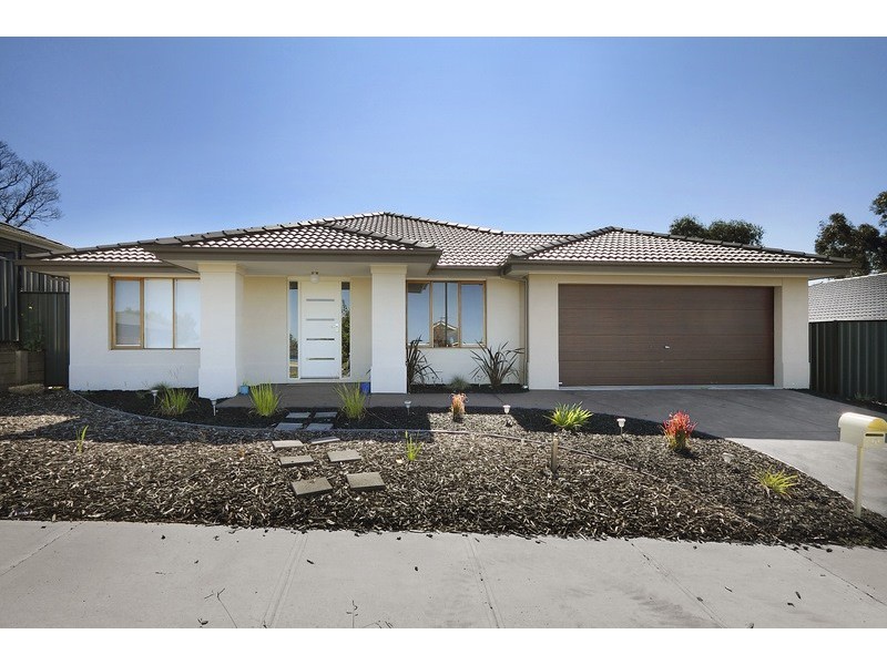 30 Victoria Place, Pakenham VIC 3810