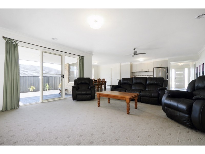 30 Victoria Place, Pakenham VIC 3810