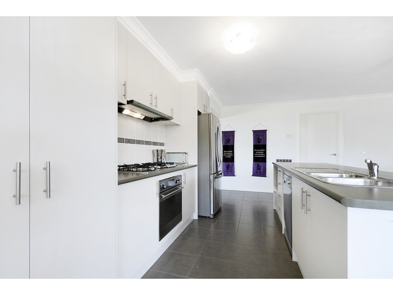 30 Victoria Place, Pakenham VIC 3810