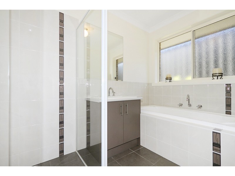 30 Victoria Place, Pakenham VIC 3810