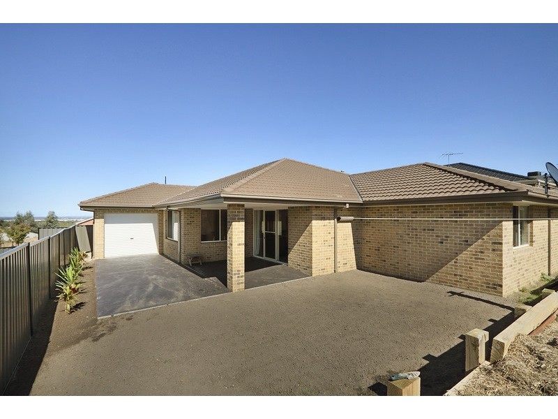 30 Victoria Place, Pakenham VIC 3810