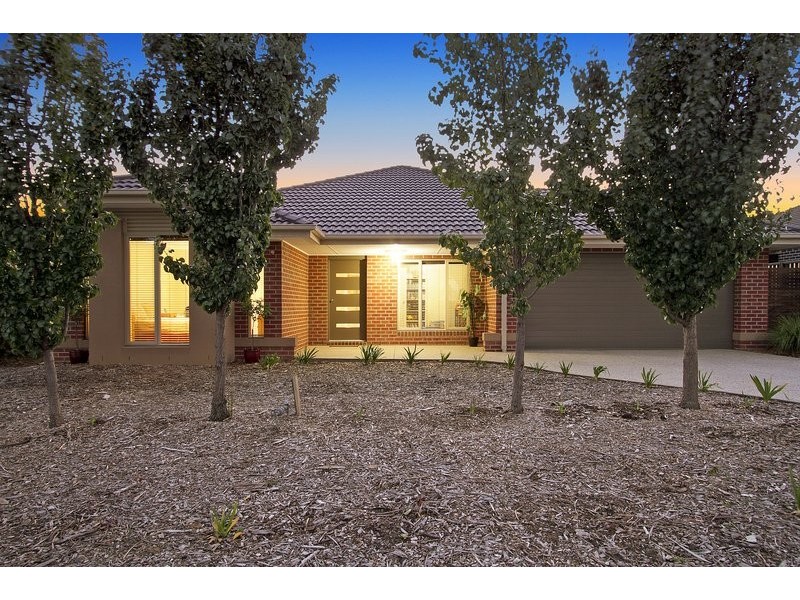 8 Botanic Drive, Pakenham VIC 3810