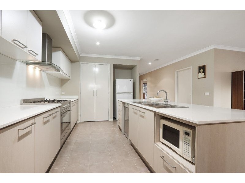 8 Botanic Drive, Pakenham VIC 3810