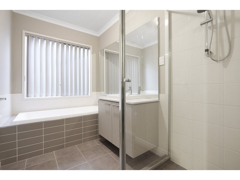 8 Botanic Drive, Pakenham VIC 3810