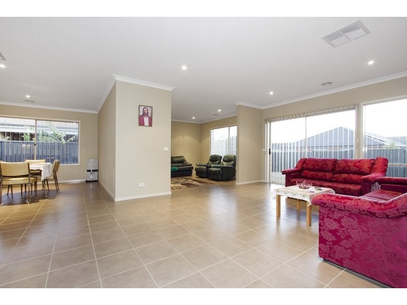 8 Botanic Drive, Pakenham VIC 3810