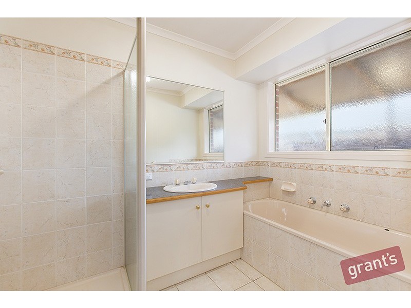 8 Jarrah Court, Pakenham VIC 3810