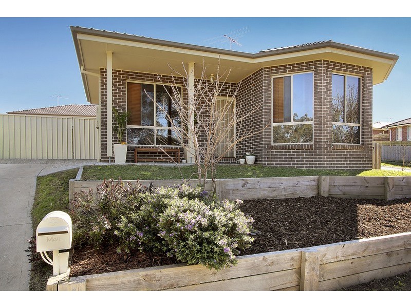23 Riviera Drive, Pakenham VIC 3810