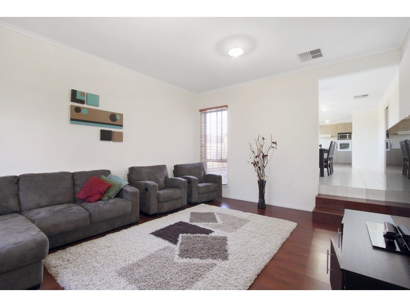 23 Riviera Drive, Pakenham VIC 3810