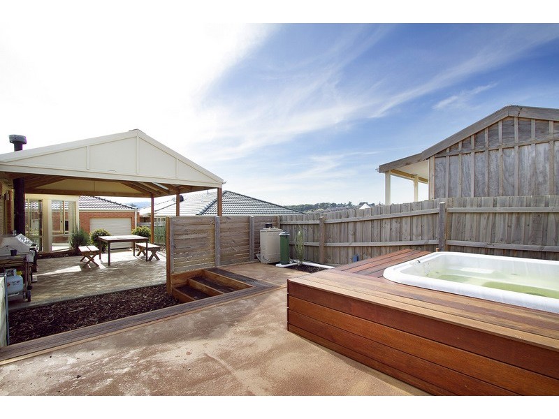 19 Tuscany Rise, Pakenham VIC 3810