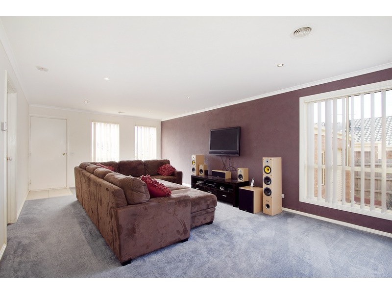 19 Tuscany Rise, Pakenham VIC 3810