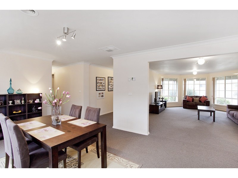 21 Grice Quadrant, Pakenham VIC 3810