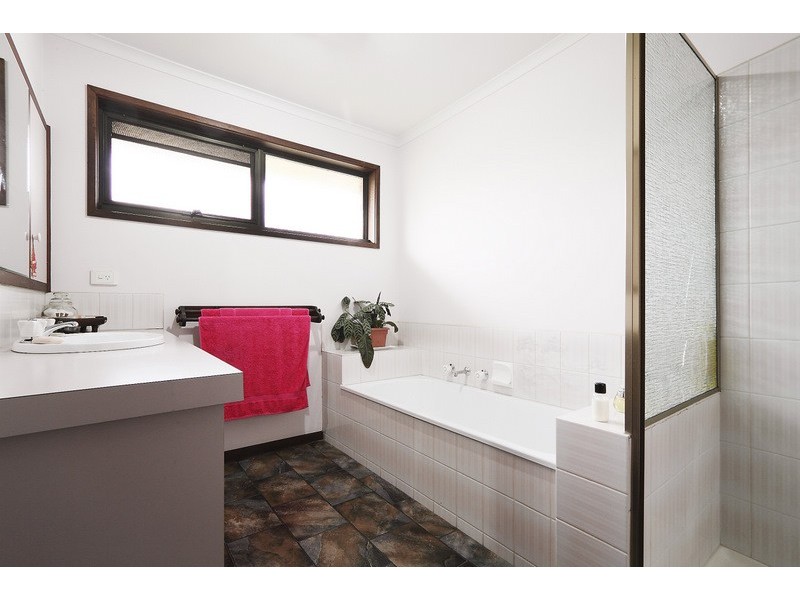 36 Duncan Drive, Pakenham VIC 3810