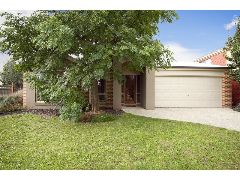8 Riley Court, Pakenham VIC 3810