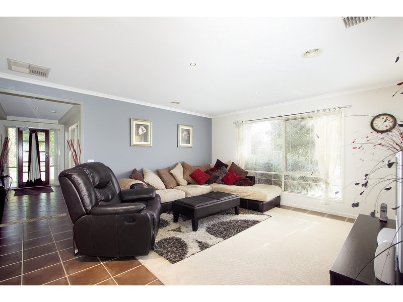 8 Riley Court, Pakenham VIC 3810