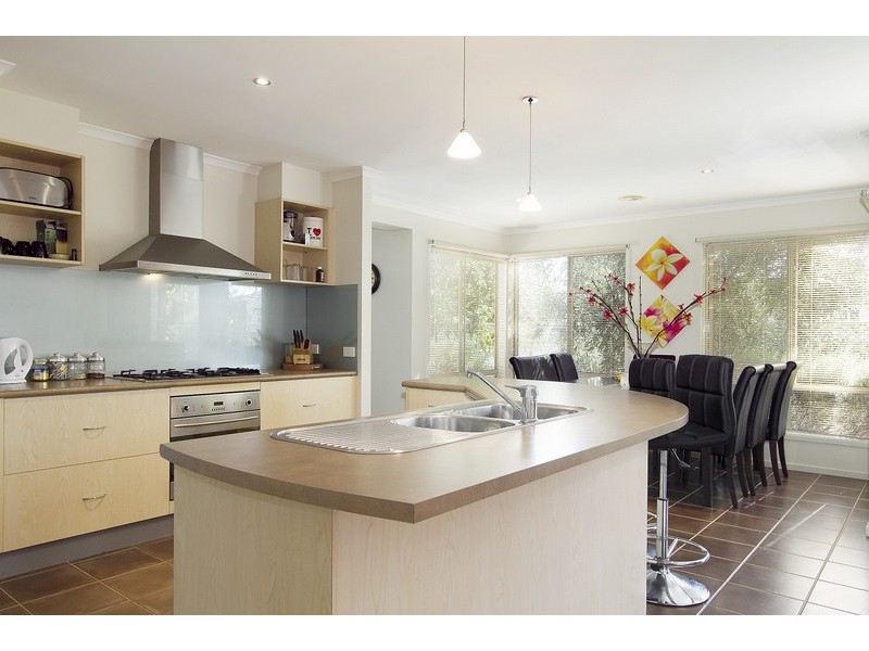 8 Riley Court, Pakenham VIC 3810