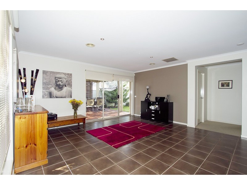 8 Riley Court, Pakenham VIC 3810