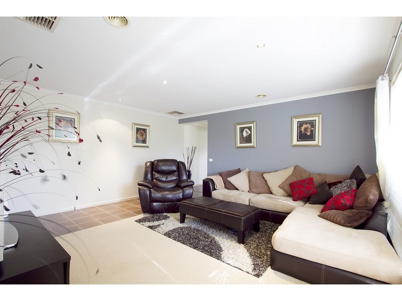 8 Riley Court, Pakenham VIC 3810