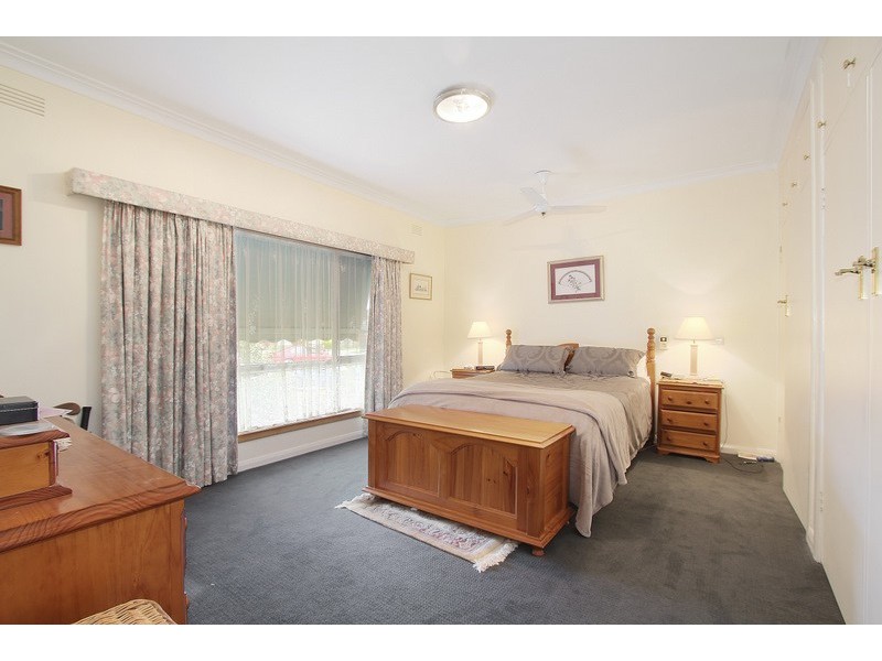 11 Princes Hwy, Pakenham VIC 3810
