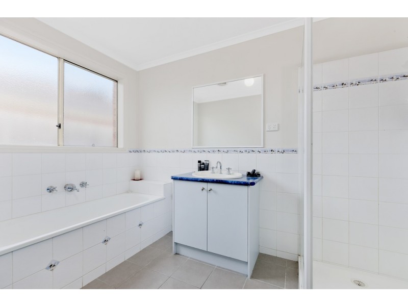 19 Amberley Drive, Pakenham VIC 3810