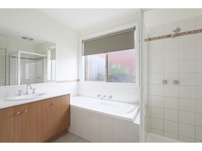 4/11 King Street, Pakenham VIC 3810