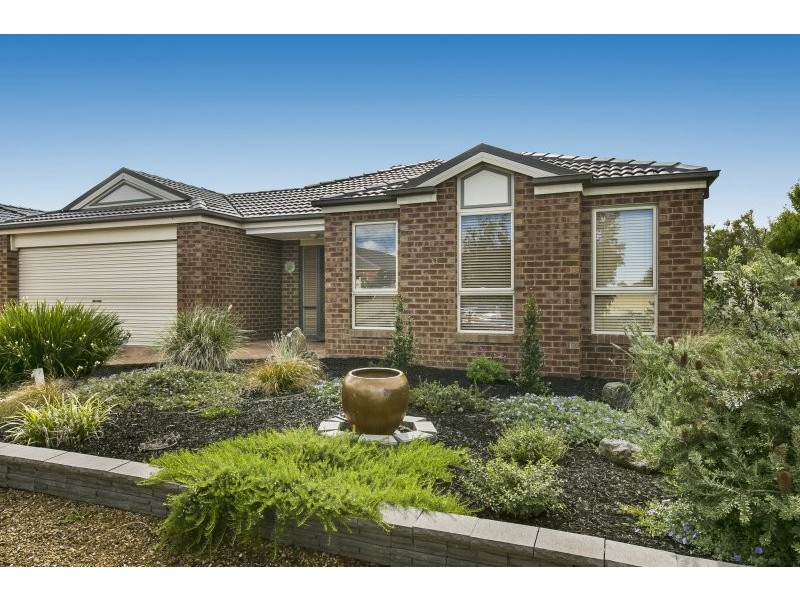 2 Azure Court, Pakenham VIC 3810