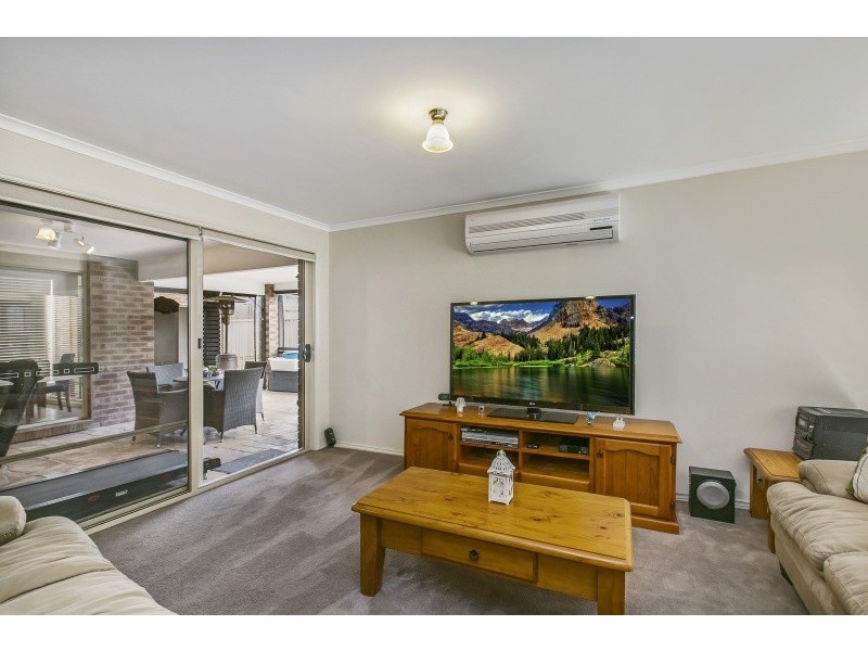 2 Azure Court, Pakenham VIC 3810