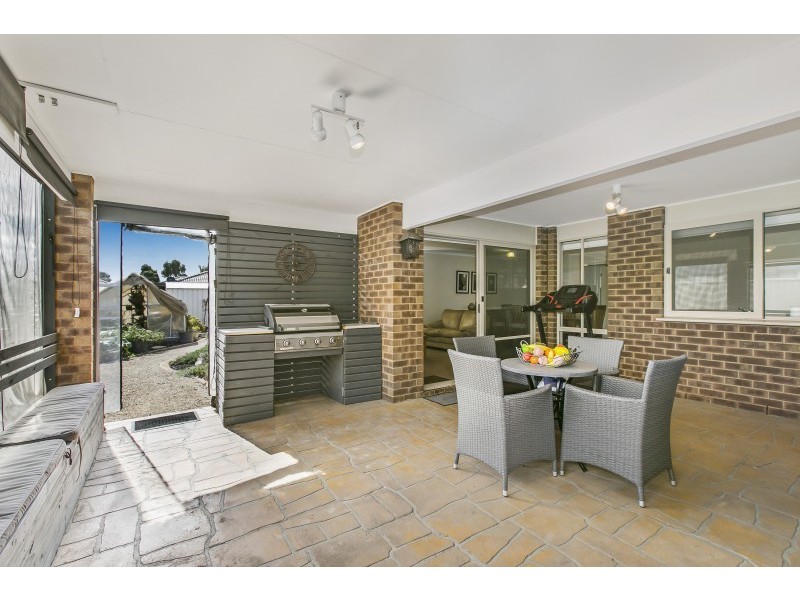 2 Azure Court, Pakenham VIC 3810