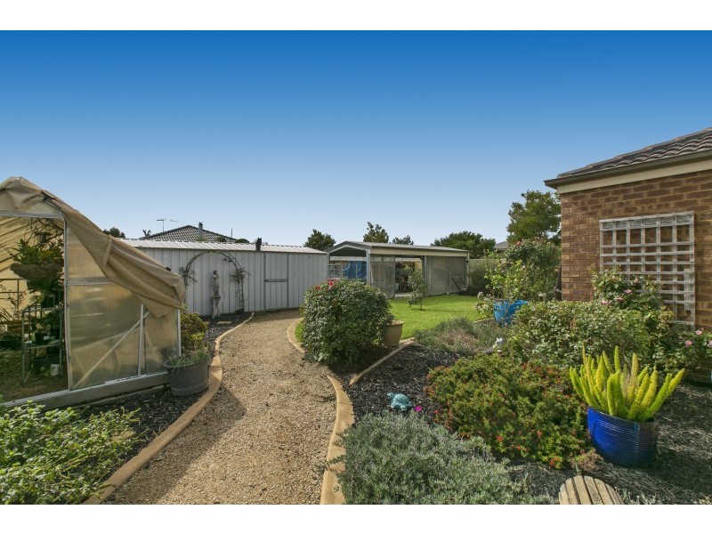 2 Azure Court, Pakenham VIC 3810