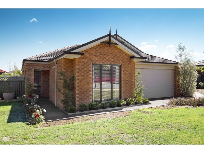 4 Blackwood Drive, Pakenham VIC 3810