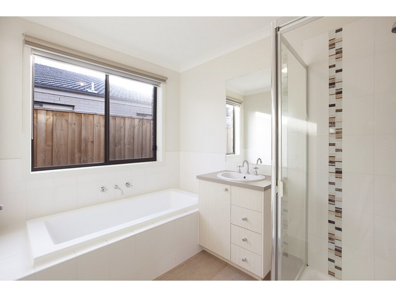 18 Marquis Court, Pakenham VIC 3810