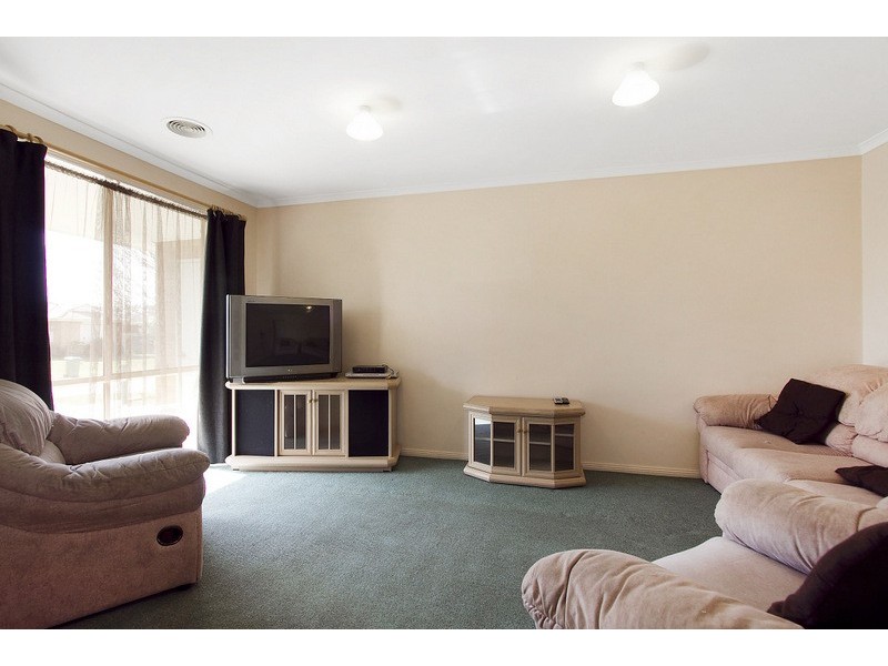 18 Grevillea Place, Pakenham VIC 3810