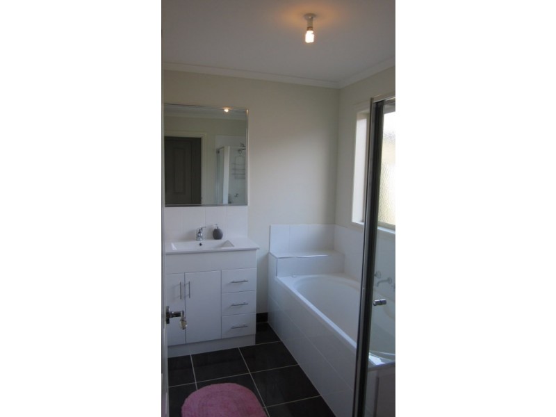 33B Pomegranate Way, Pakenham VIC 3810