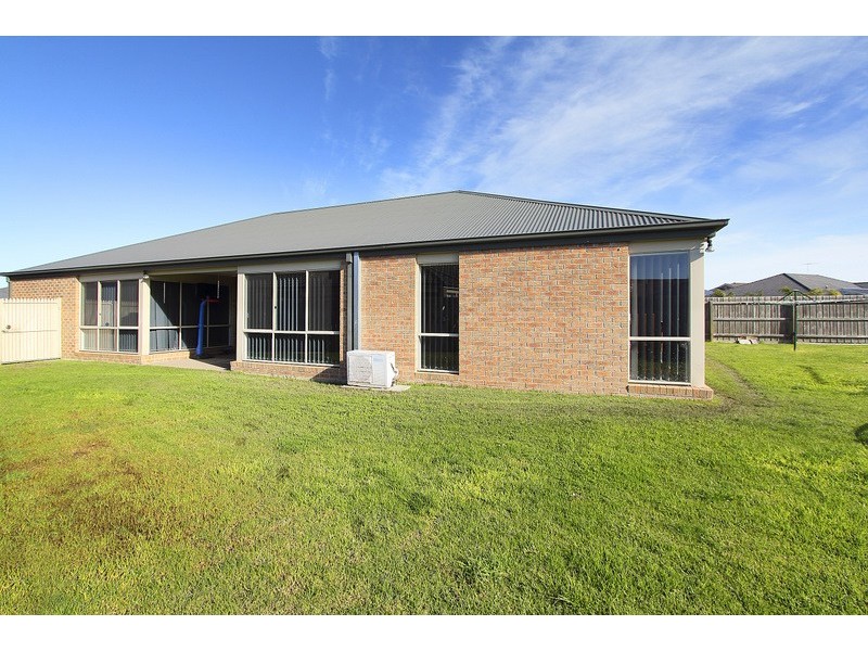 10 Camelia Way, Pakenham VIC 3810