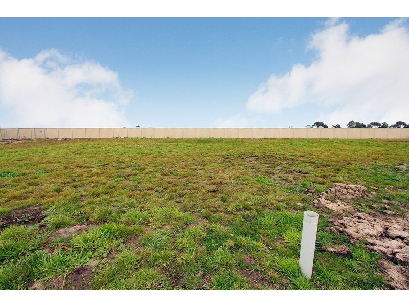 16 Audley Street, Pakenham VIC 3810