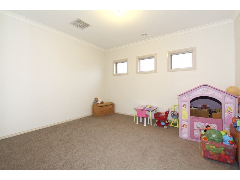 32 Mackellar Street, Pakenham VIC 3810