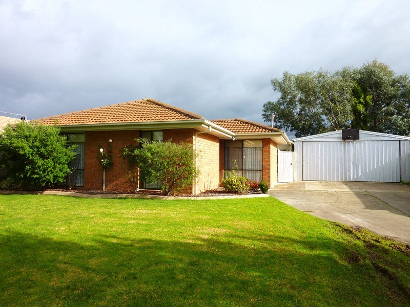 61 Barrington Drive, Pakenham VIC 3810
