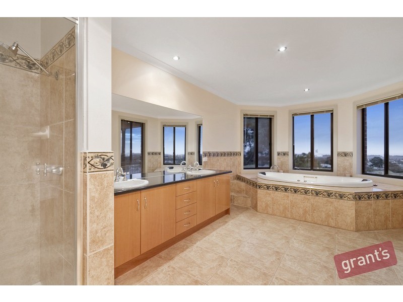 22 Hillrise Court, Pakenham VIC 3810